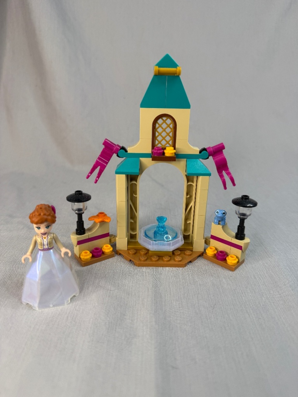 Lego Set – 43198 – Frozen, Anna’s Castle Courtyard